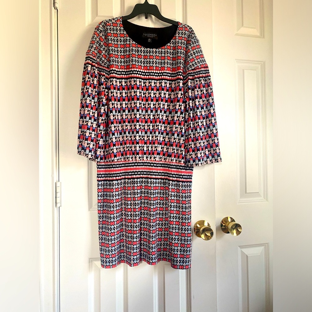 EUC Laundry by Shelli Segal Dress Size XL Beautiful and Ready For A New Owner